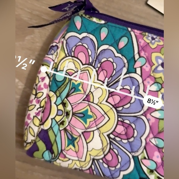 VERA  BRADLEY RETIRED HEATHER PATTERN QUILTED WRISTLET WITH  PUSH LOCK - Picture 3 of 11